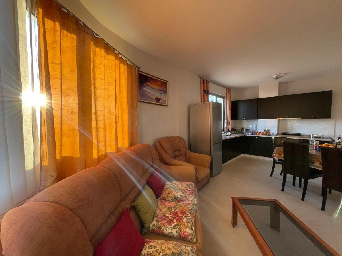 B&B - Private Rooms Tirana Bagian luar foto